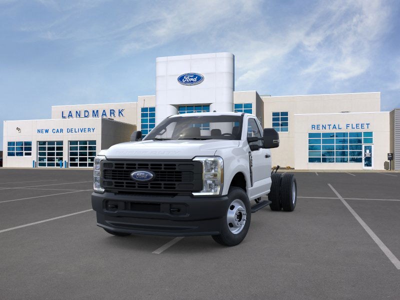 Ford Super Duty F-350 DRW Vehicle Full-screen Gallery Image 2