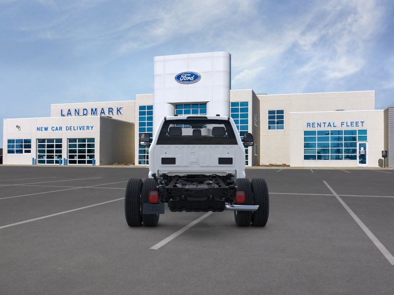 Ford Super Duty F-350 DRW Vehicle Full-screen Gallery Image 5