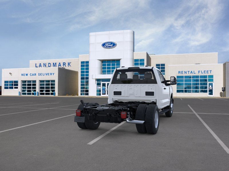 Ford Super Duty F-350 DRW Vehicle Full-screen Gallery Image 8