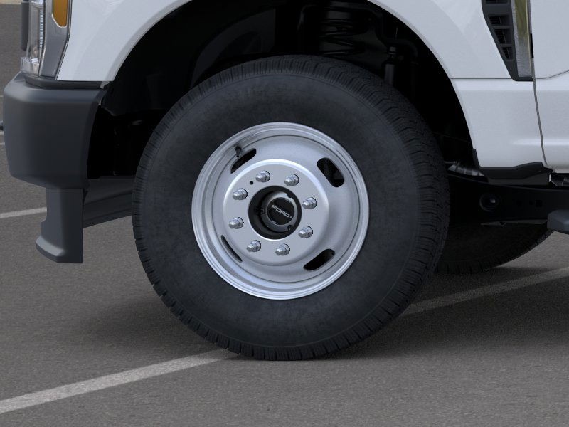 Ford Super Duty F-350 DRW Vehicle Full-screen Gallery Image 19