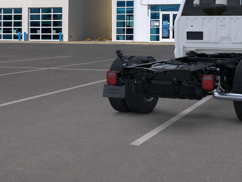 Ford Super Duty F-350 DRW Vehicle Full-screen Gallery Image 21