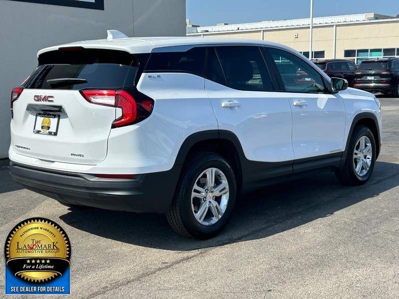 GMC Terrain Vehicle Full-screen Gallery Image 3