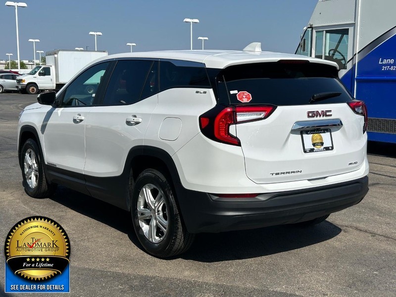 GMC Terrain Vehicle Full-screen Gallery Image 6