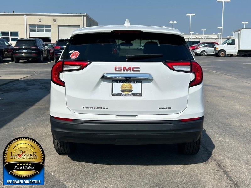 GMC Terrain Vehicle Full-screen Gallery Image 7