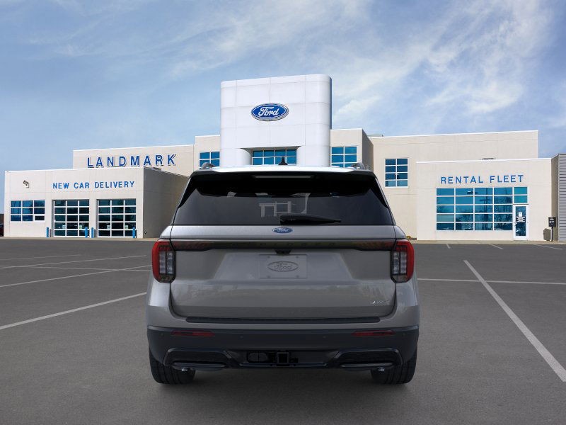 Ford Explorer Vehicle Full-screen Gallery Image 5