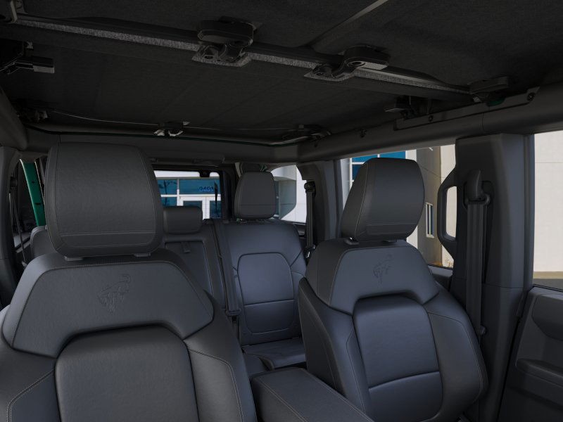 Ford Bronco Vehicle Full-screen Gallery Image 12