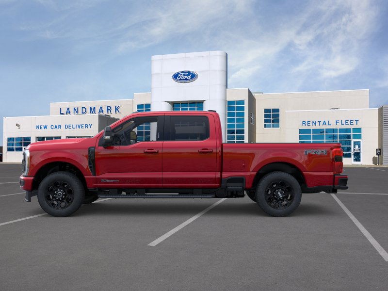 Ford Super Duty F-250 SRW Vehicle Full-screen Gallery Image 3