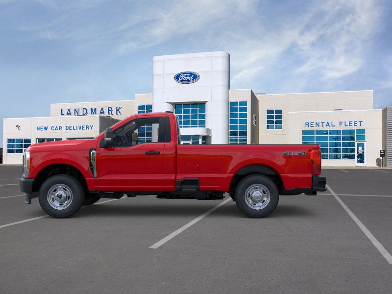 Ford Super Duty F-250 SRW Vehicle Full-screen Gallery Image 3