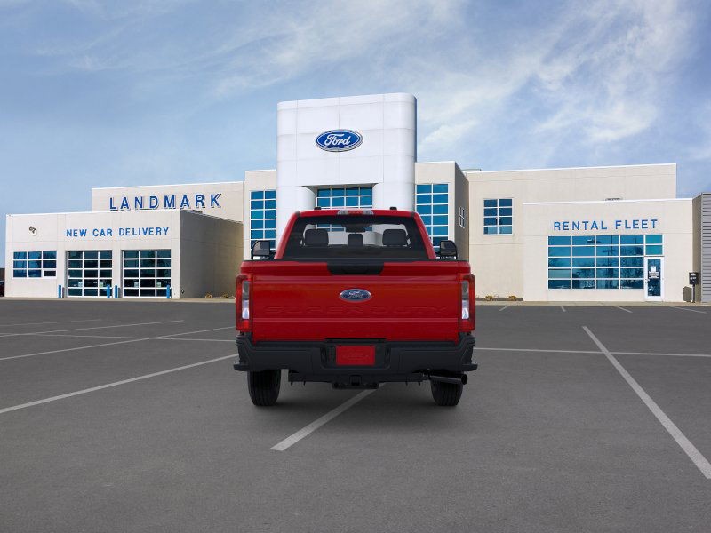 Ford Super Duty F-250 SRW Vehicle Full-screen Gallery Image 5