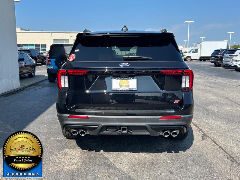 Ford Explorer Vehicle Full-screen Gallery Image 7