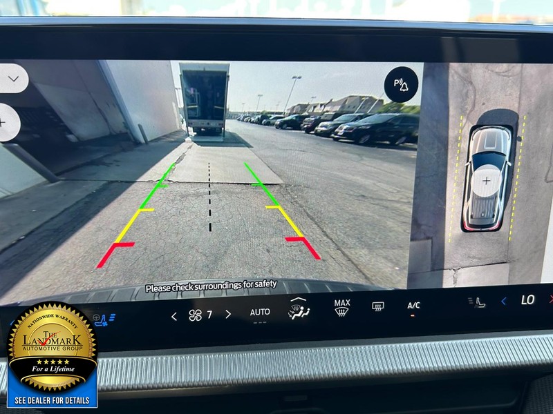 Ford Explorer Vehicle Full-screen Gallery Image 13