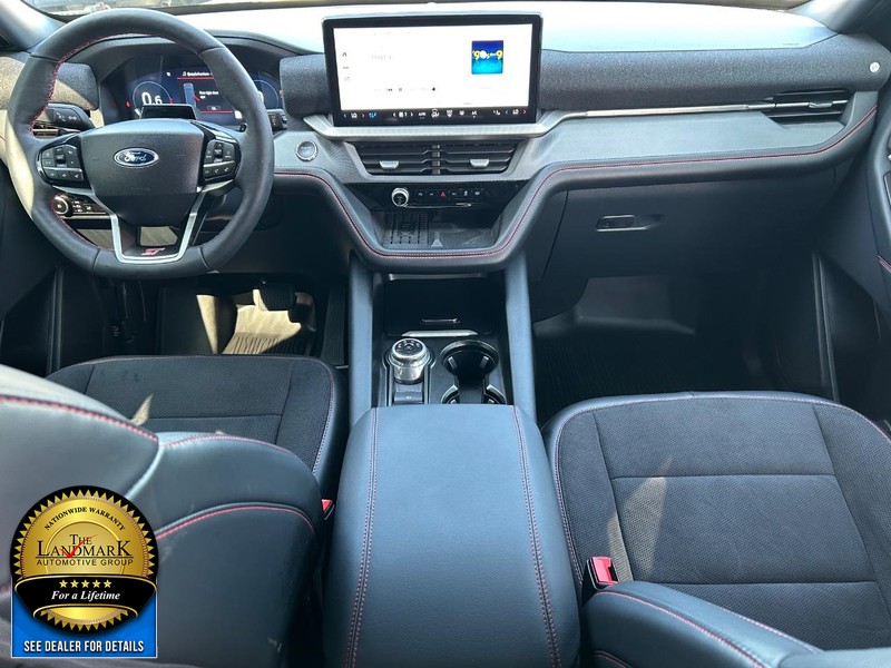 Ford Explorer Vehicle Full-screen Gallery Image 18