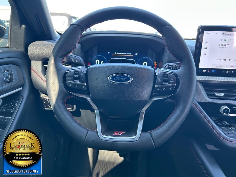 Ford Explorer Vehicle Full-screen Gallery Image 19