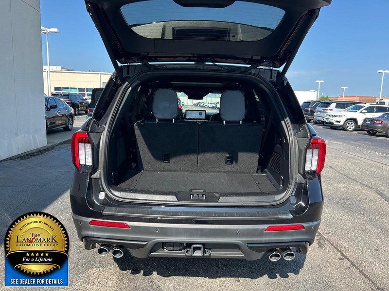 Ford Explorer Vehicle Full-screen Gallery Image 21