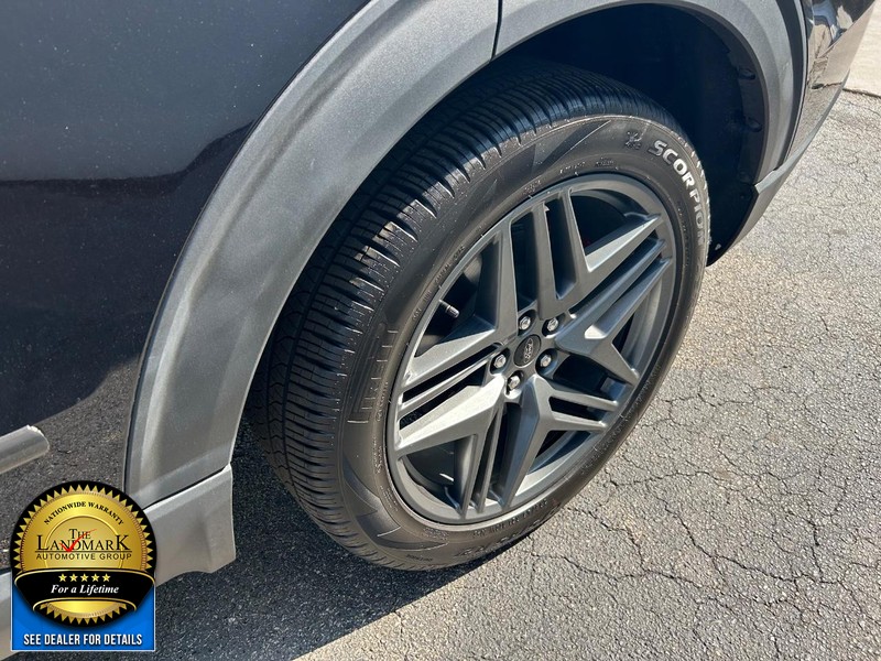 Ford Explorer Vehicle Full-screen Gallery Image 22