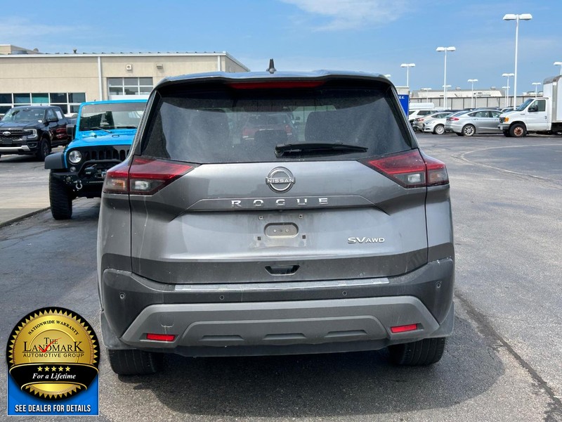 Nissan Rogue Vehicle Full-screen Gallery Image 7