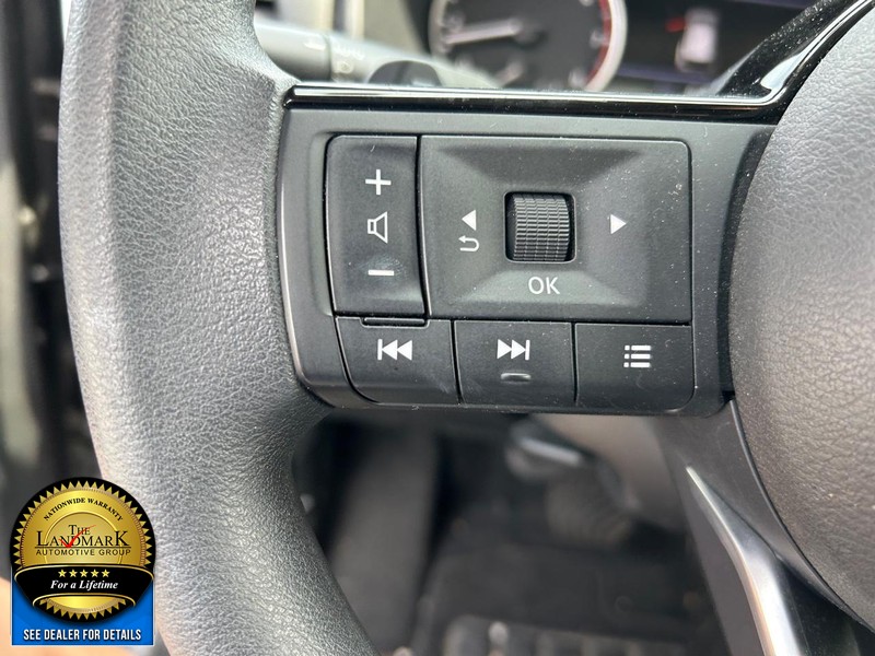 Nissan Rogue Vehicle Full-screen Gallery Image 10