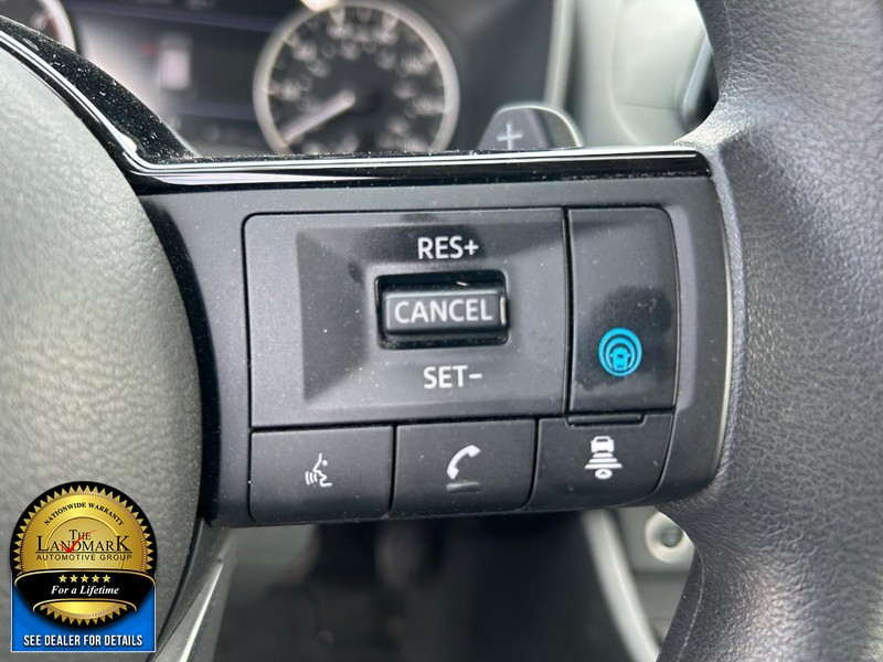 Nissan Rogue Vehicle Full-screen Gallery Image 11