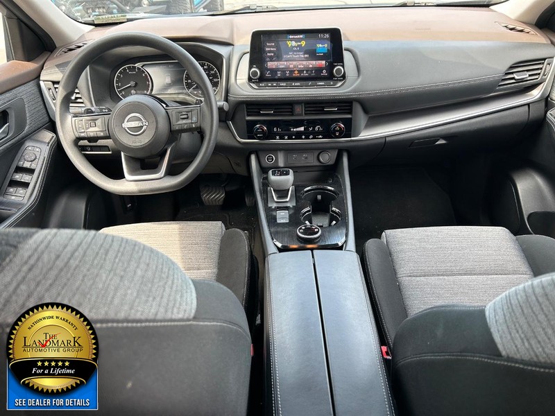 Nissan Rogue Vehicle Full-screen Gallery Image 15