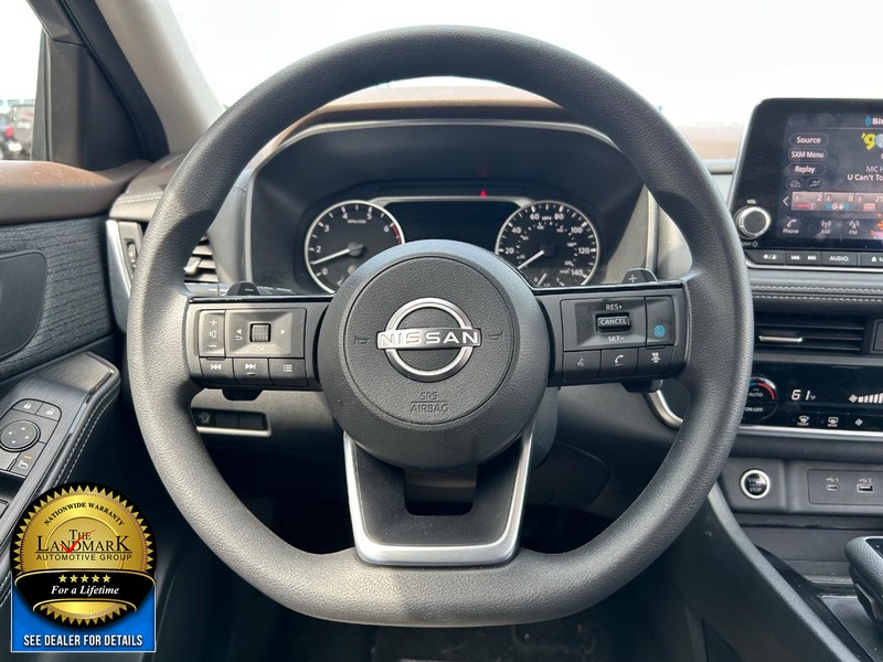 Nissan Rogue Vehicle Full-screen Gallery Image 16