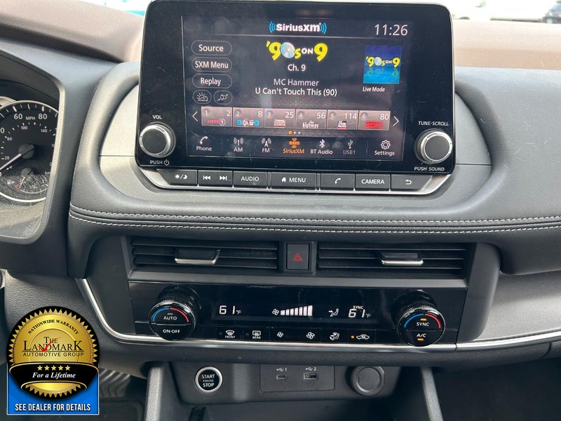 Nissan Rogue Vehicle Full-screen Gallery Image 17