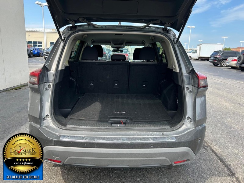 Nissan Rogue Vehicle Full-screen Gallery Image 18