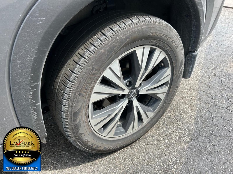 Nissan Rogue Vehicle Full-screen Gallery Image 19