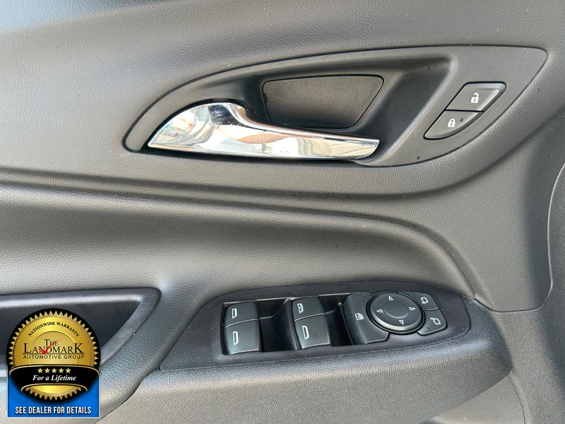 Chevrolet Equinox Vehicle Full-screen Gallery Image 8