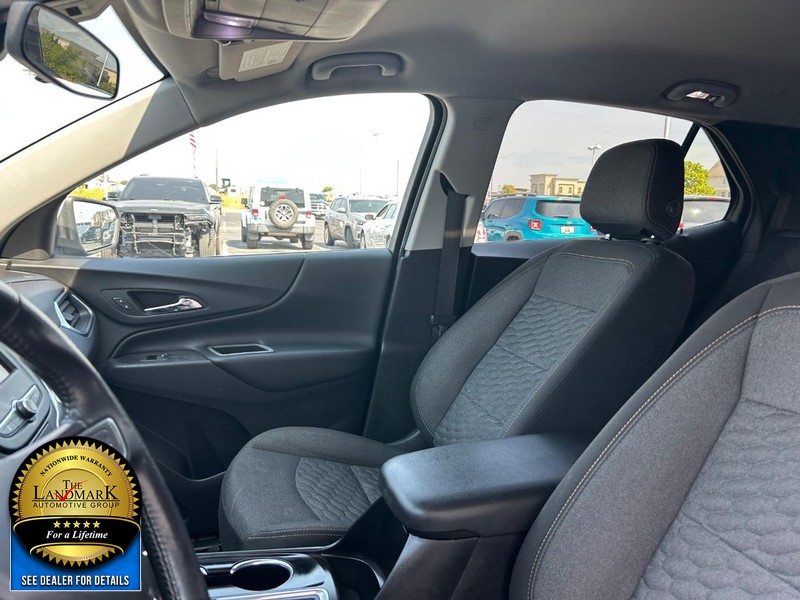 Chevrolet Equinox Vehicle Full-screen Gallery Image 9