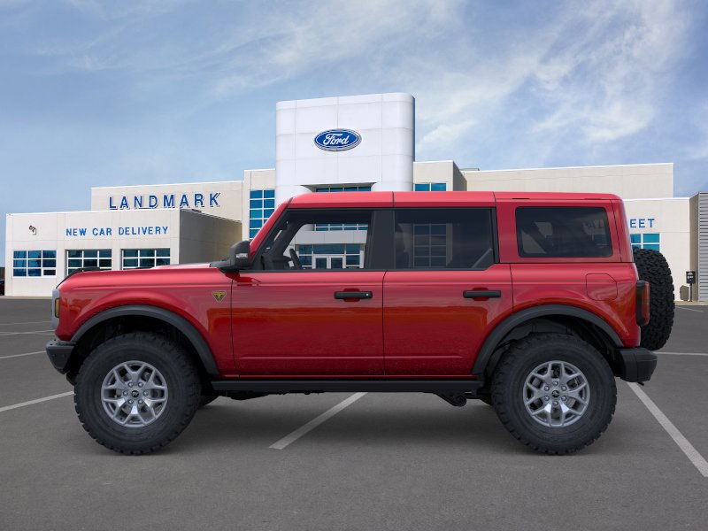 Ford Bronco Vehicle Full-screen Gallery Image 3