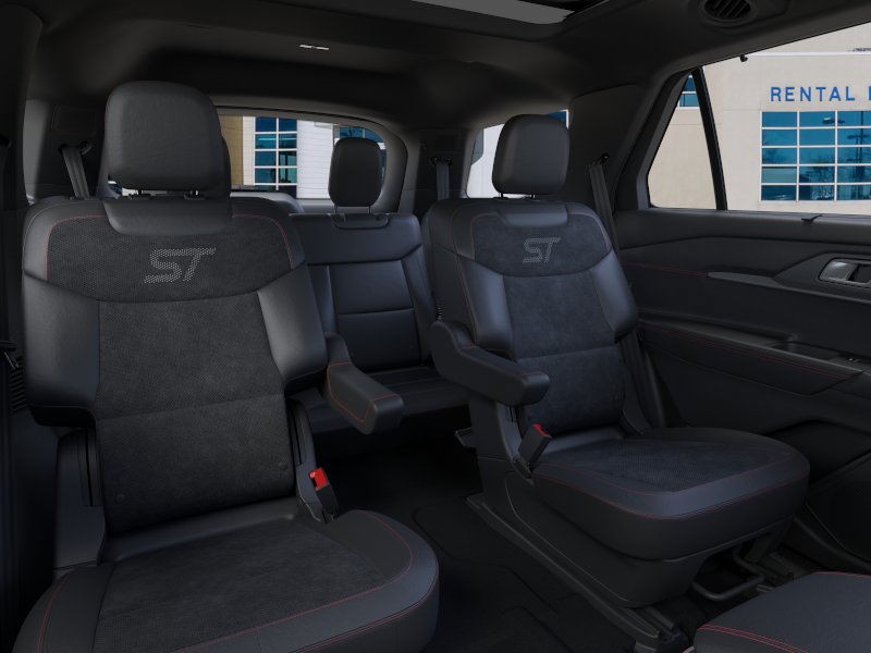 Ford Explorer Vehicle Full-screen Gallery Image 11