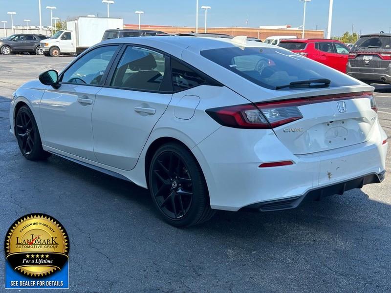 Honda Civic Hatchback Vehicle Full-screen Gallery Image 6