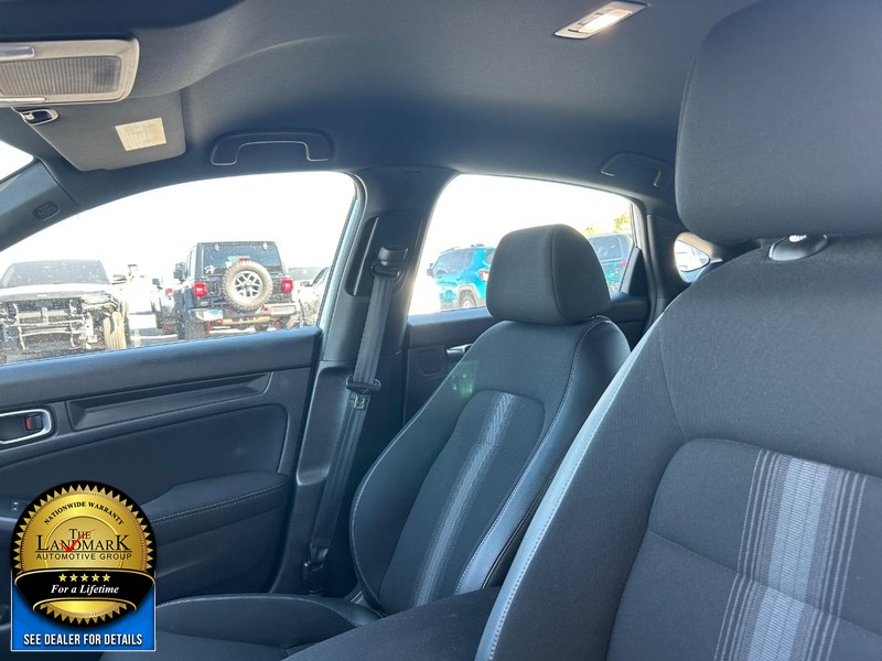 Honda Civic Hatchback Vehicle Full-screen Gallery Image 9