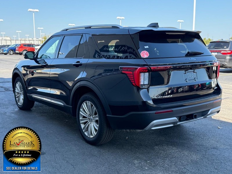 Ford Explorer Vehicle Full-screen Gallery Image 6