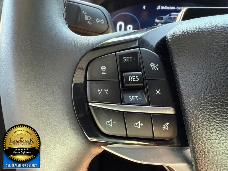 Ford Explorer Vehicle Full-screen Gallery Image 10