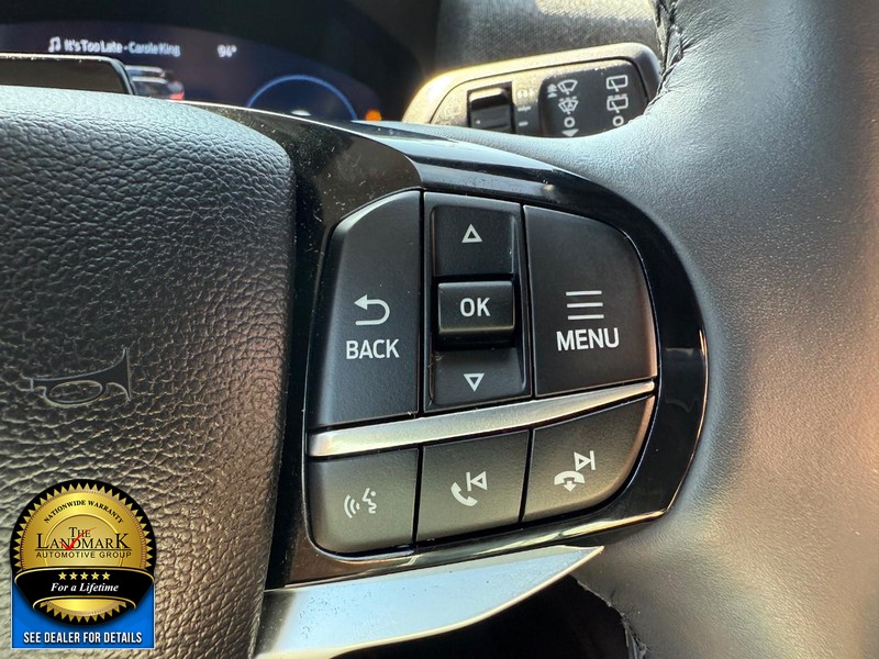 Ford Explorer Vehicle Full-screen Gallery Image 11