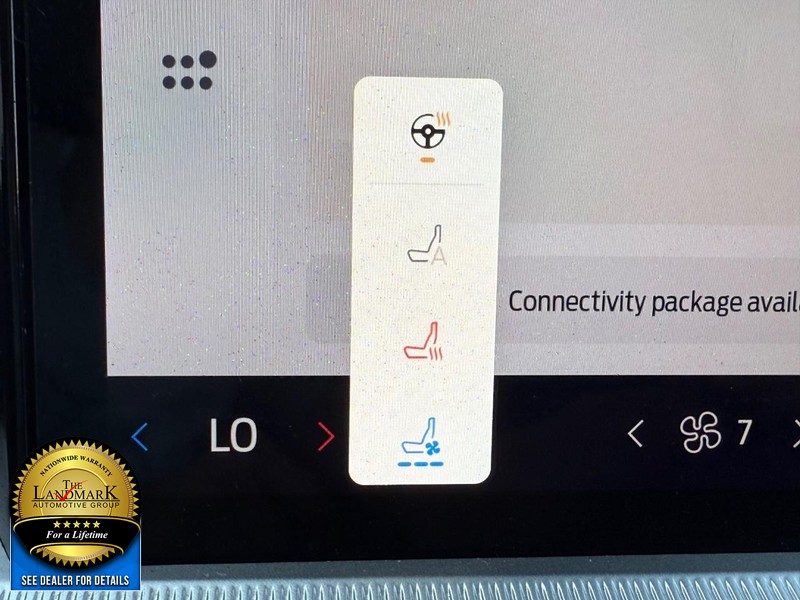 Ford Explorer Vehicle Full-screen Gallery Image 14