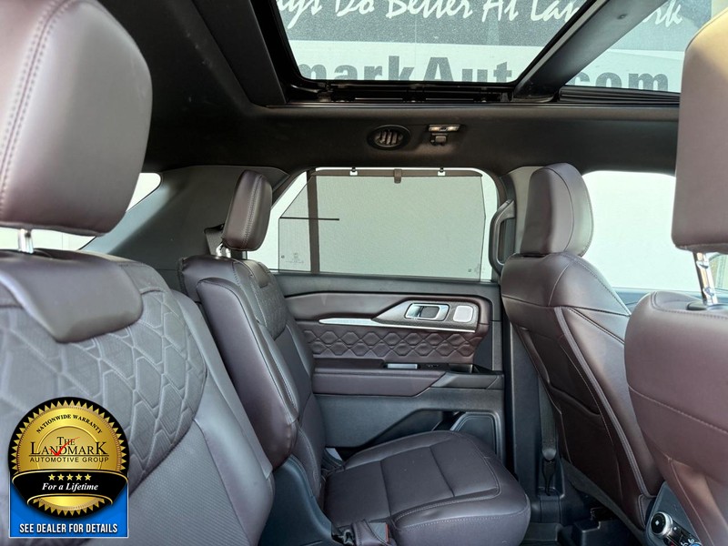 Ford Explorer Vehicle Full-screen Gallery Image 15