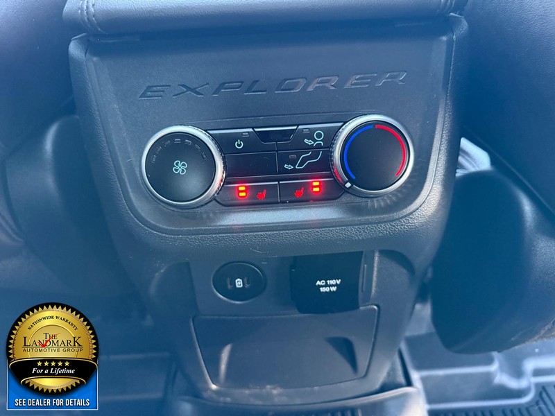 Ford Explorer Vehicle Full-screen Gallery Image 16