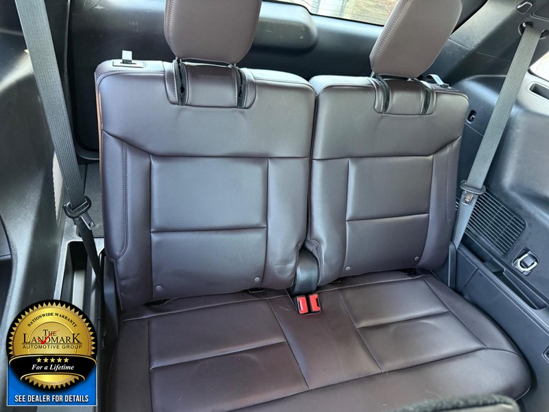 Ford Explorer Vehicle Full-screen Gallery Image 17