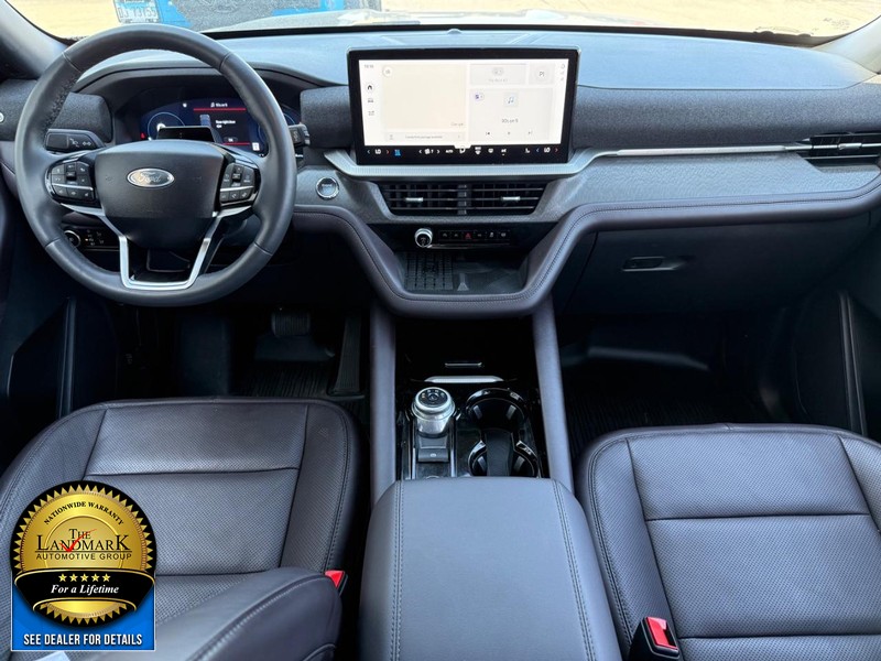 Ford Explorer Vehicle Full-screen Gallery Image 18