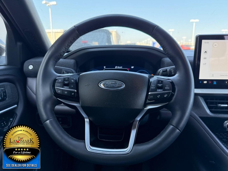 Ford Explorer Vehicle Full-screen Gallery Image 19