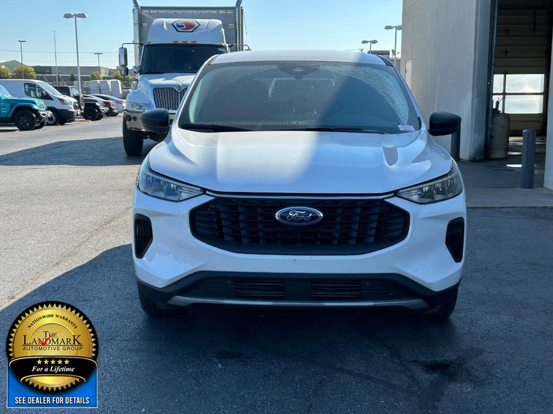 Ford Escape Vehicle Full-screen Gallery Image 4