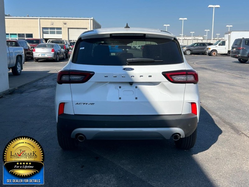 Ford Escape Vehicle Full-screen Gallery Image 7