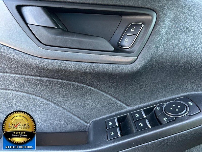 Ford Escape Vehicle Full-screen Gallery Image 8