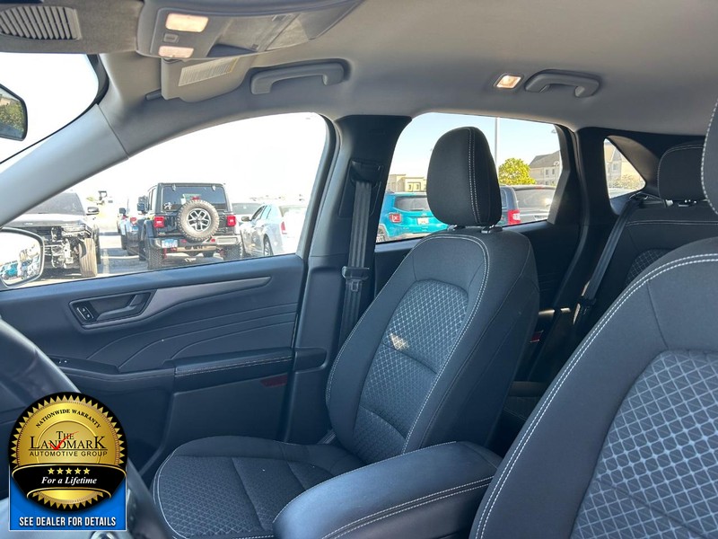 Ford Escape Vehicle Full-screen Gallery Image 9