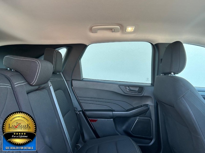 Ford Escape Vehicle Full-screen Gallery Image 15