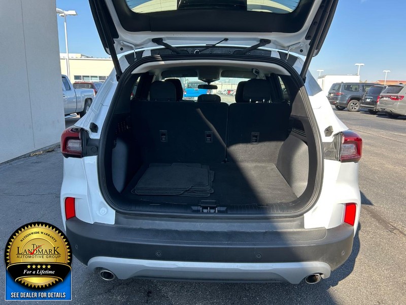 Ford Escape Vehicle Full-screen Gallery Image 19