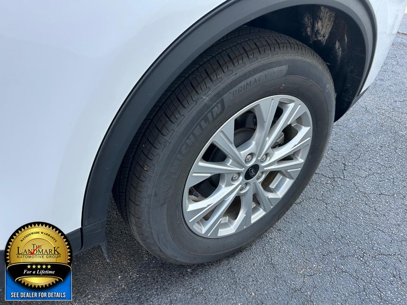 Ford Escape Vehicle Full-screen Gallery Image 20