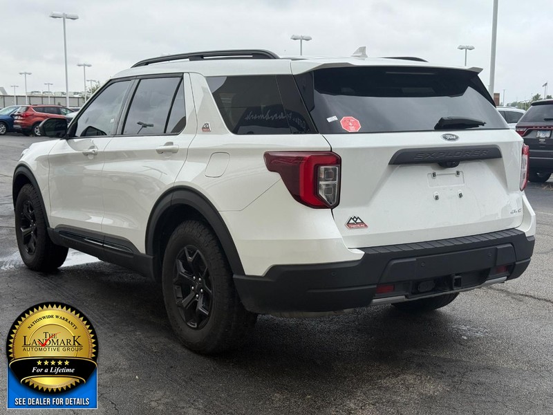 Ford Explorer Vehicle Full-screen Gallery Image 5
